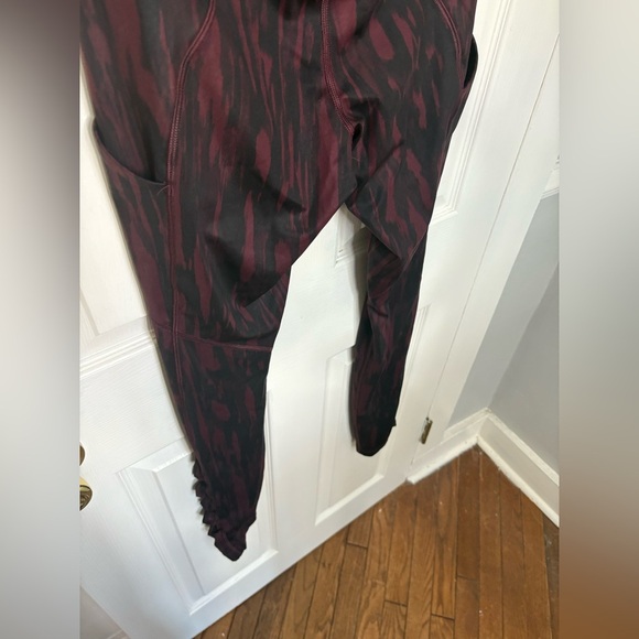 Lululemon Speed Tight IV | Painted Animal Bordeaux Drama Black | Size 6 - Picture 12 of 16